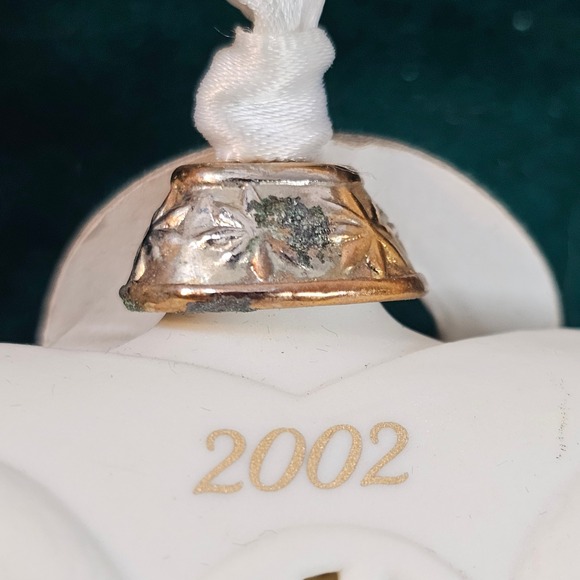 Wedgwood 2002 Annual Pierced Angel Heart Christmas Ornament Gold Ribbon - Picture 4 of 6